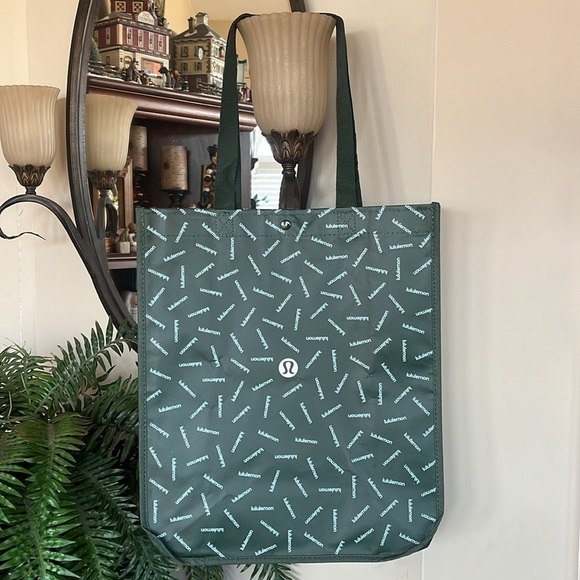NWOT Lululemon Green Reusable Shopping Tote Shoulder Bag Lightweight - Picture 2 of 13